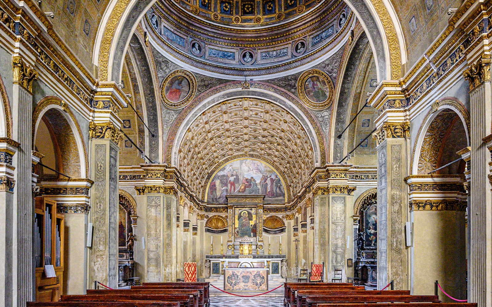 米兰圣撒提诺大堂内的圣玛利亚教堂壁画。