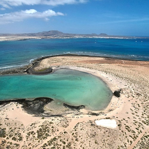 洛沃斯岛:帆船双体船巡游 + 午餐和饮品票,富埃特文图拉