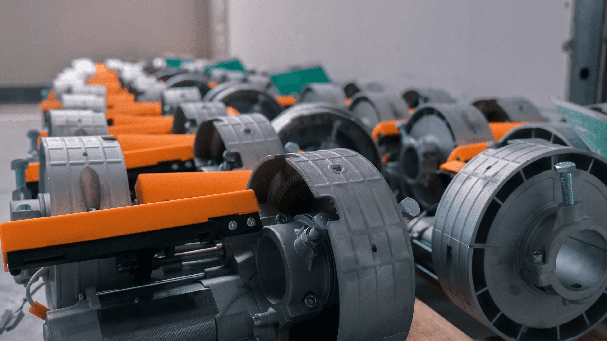 Central Door Motor vs Tubular Motor: Which Is Right for Your Shutter?