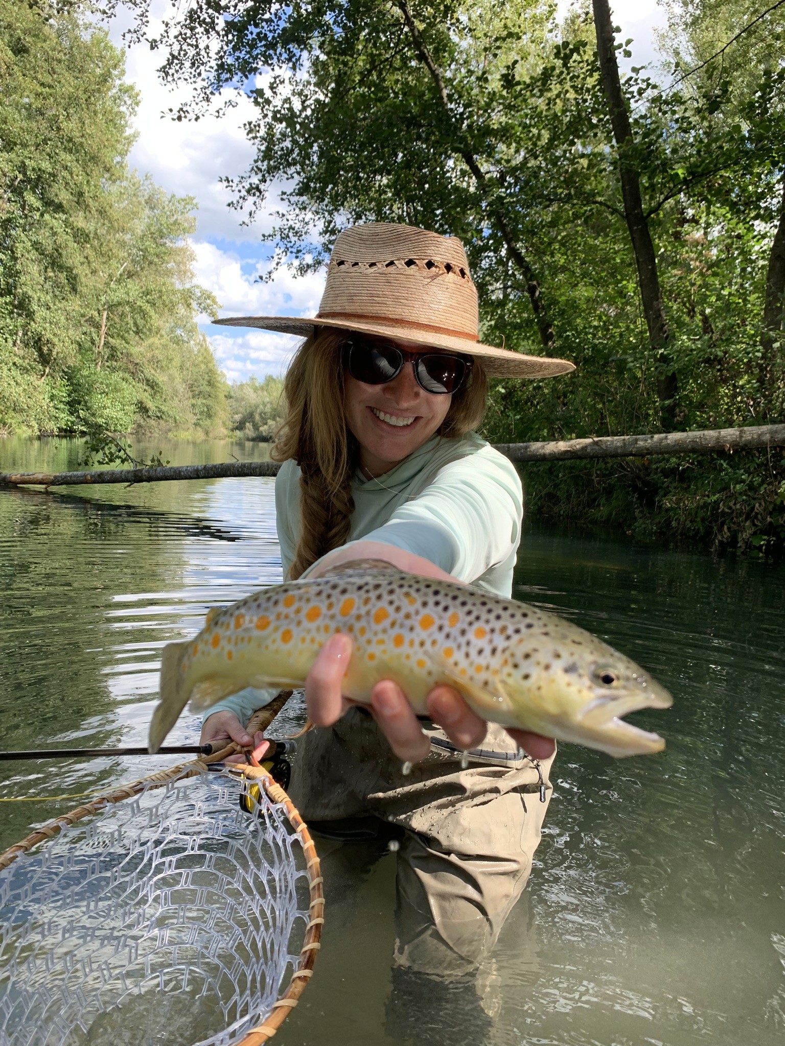 Experience fly fishing on the Tiber River in Tuscany. Fish for trout in beautiful central Italy while indulging in excellent food and wine. Learn dry fly fishing, streamer fishing, and nymph fishing from expert guides. Ideal for a perfect Italian getaway.