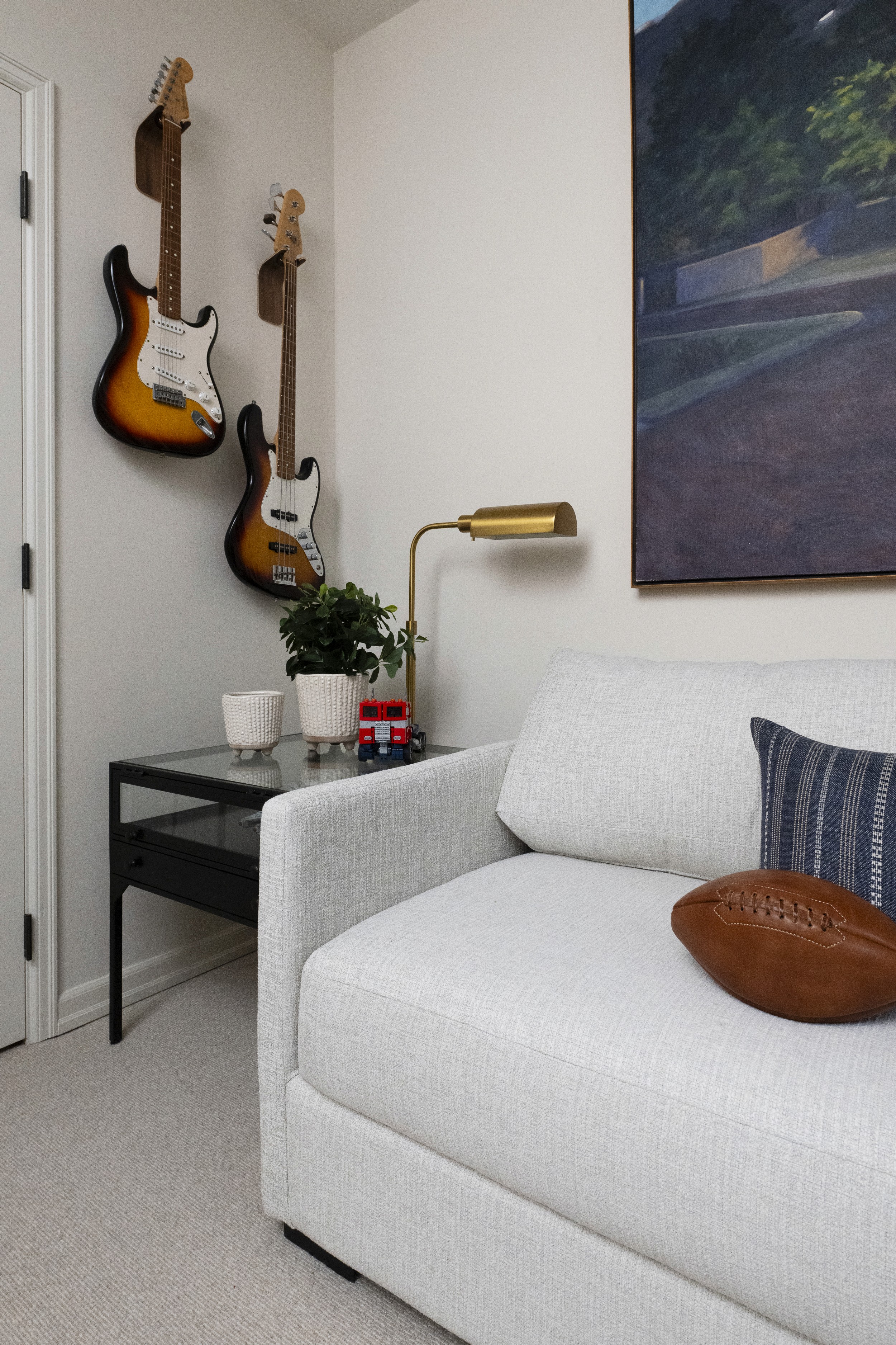 We’re so excited to share details from The Medina House: Office –– one of our favorite interior design + professional organizing projects in Medina, WA.