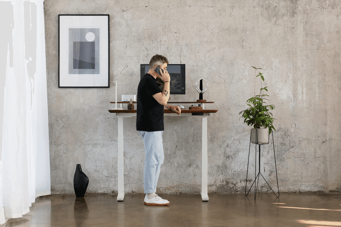 Adjustable height desk from Oakywood