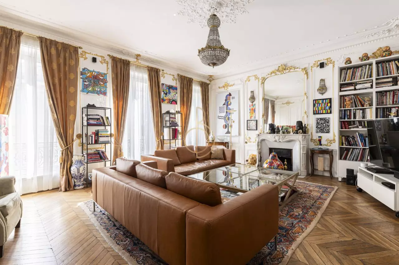 black and silver industrial machine