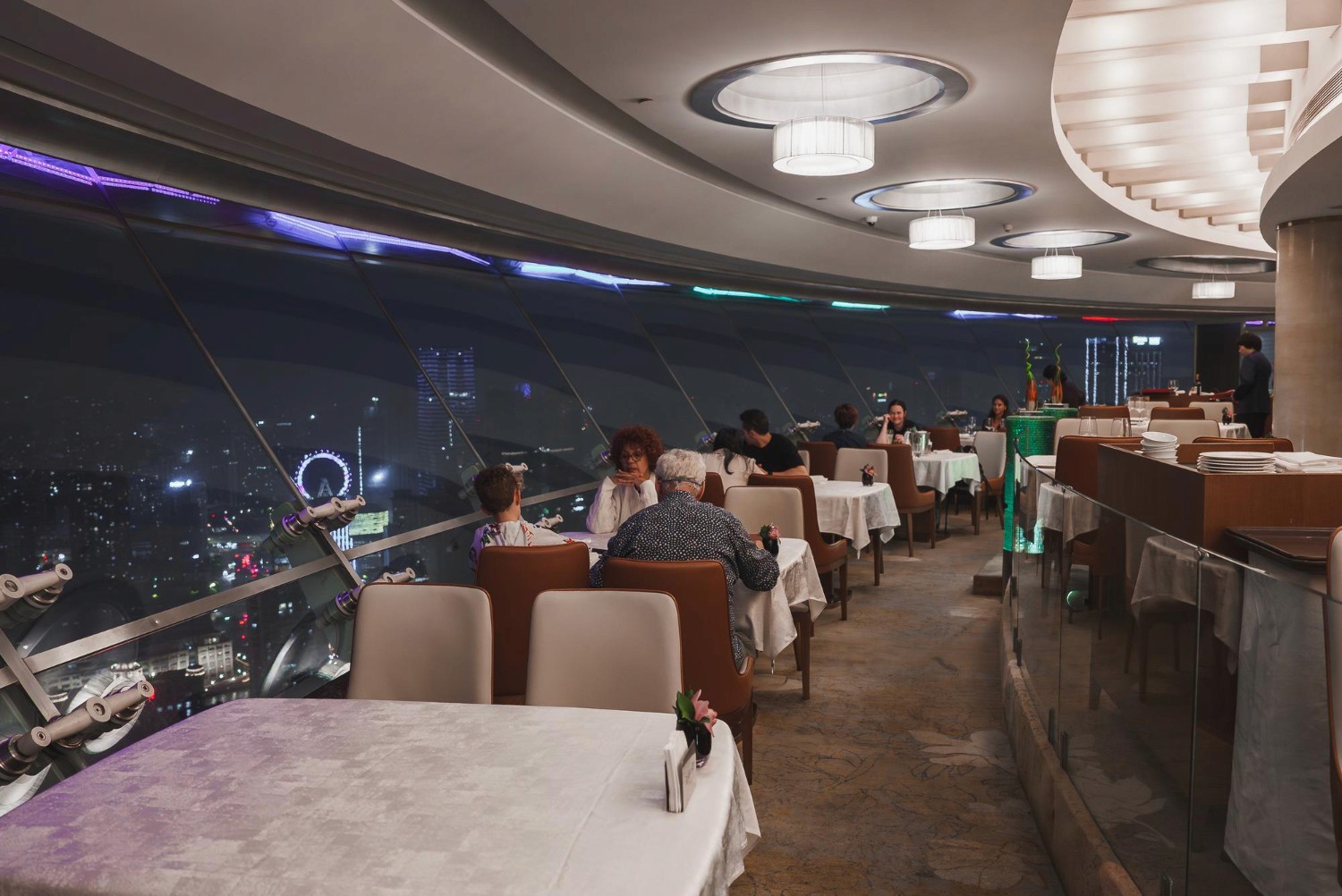 香港機場餐廳設計高坪效空間圖Hong Kong Airport Restaurant Design High Revenue Space Image