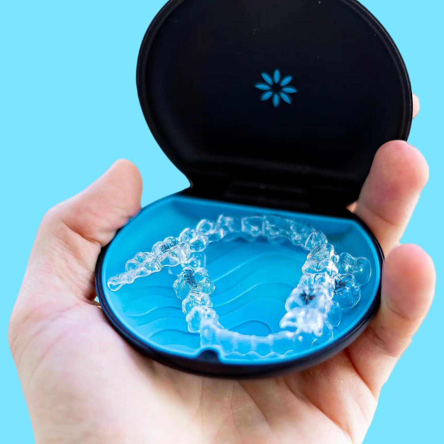 Clear retainers at Invisalign Center help align teeth and maintain their perfect position for a lasting, confident smile in Dubai.