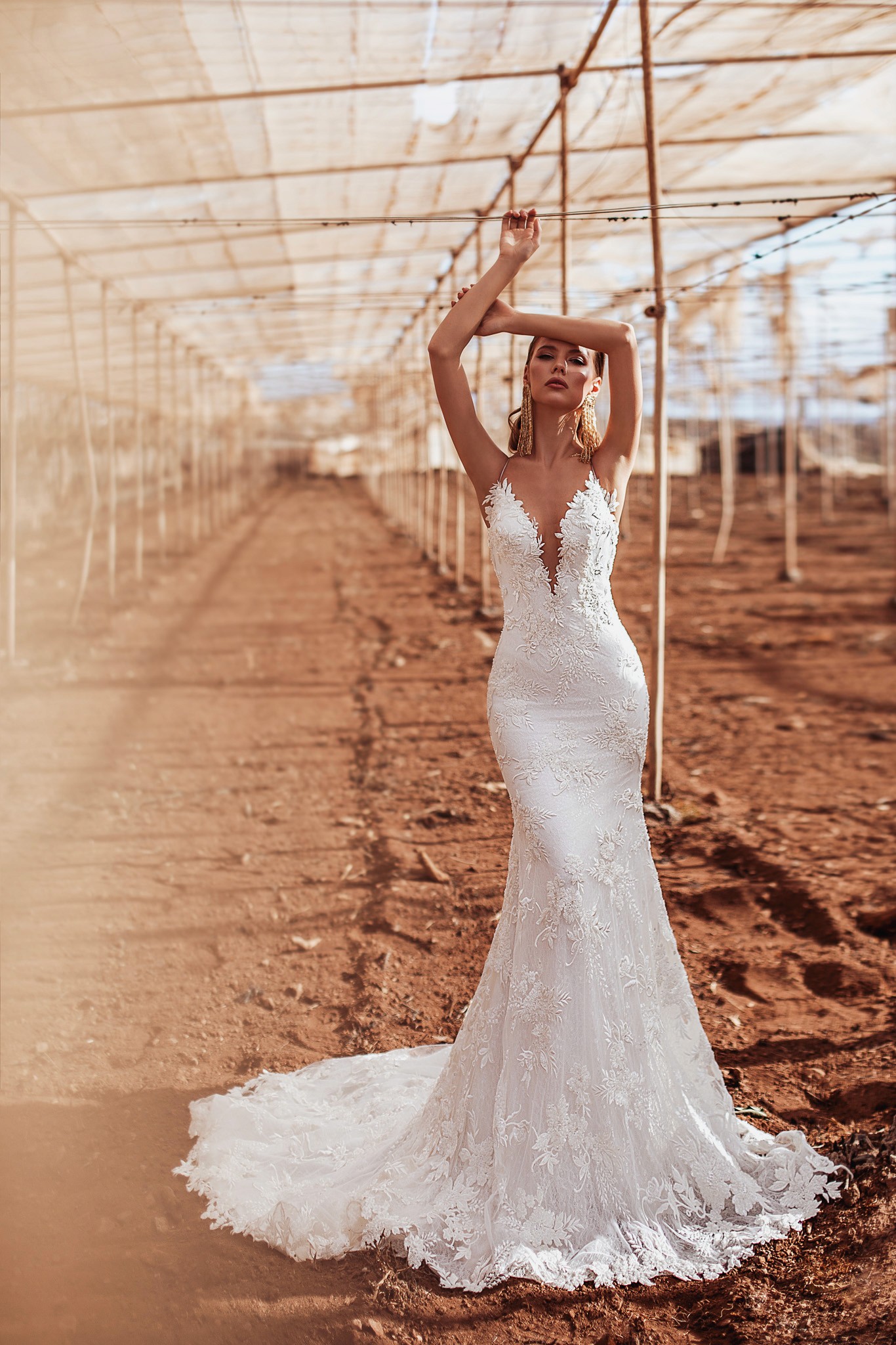 Fit and Flare Hochzeitskleid mit Spitze und tiefem Rücken