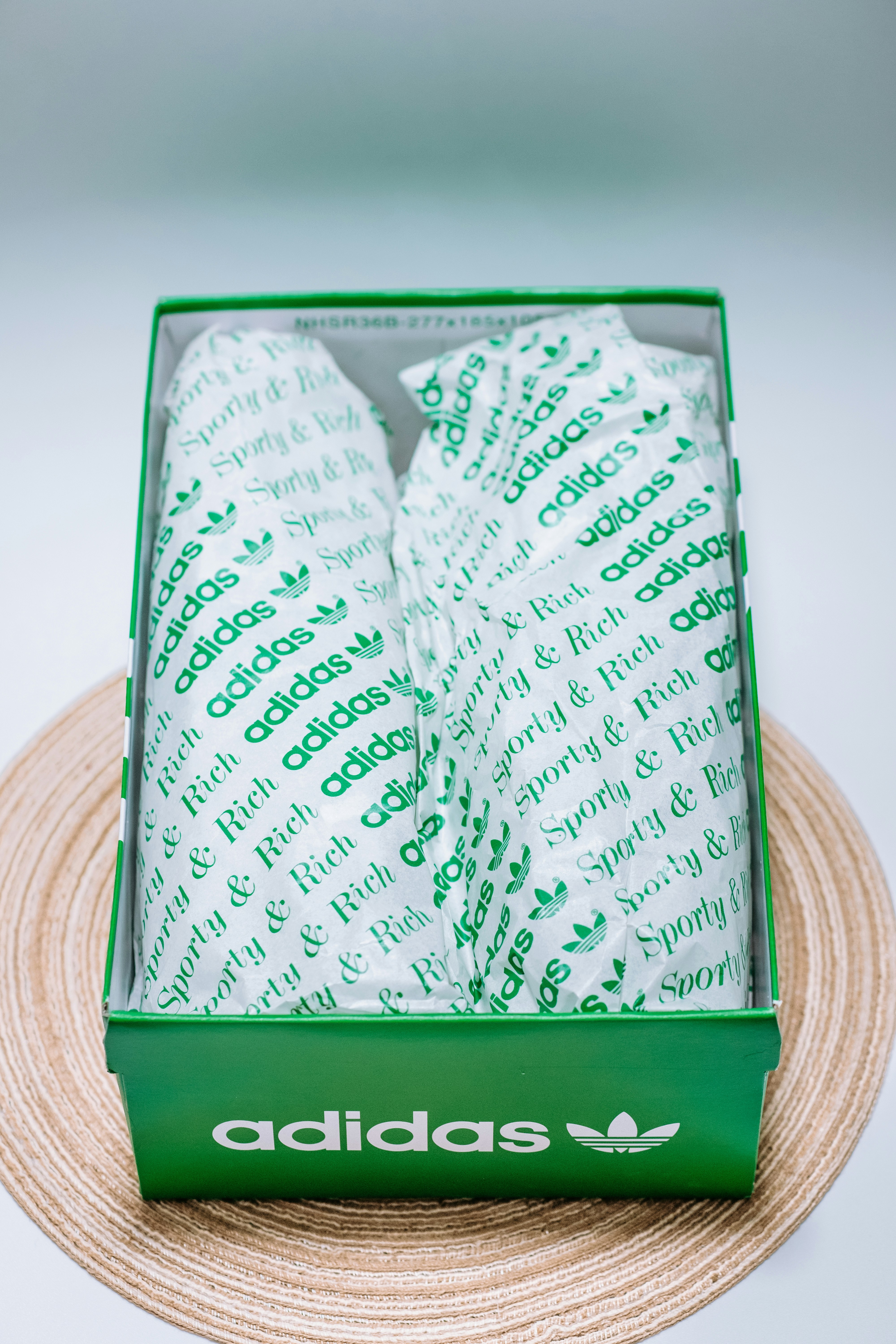 a-box-of-tissues-sitting-on-top-of-a-table - sj-📸 (unsplash)./pho
