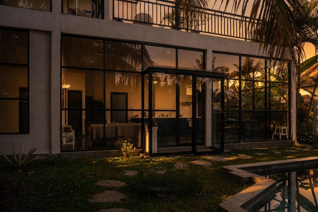3-bedroom villa with rice field, sunset and mountain views in central Ubud