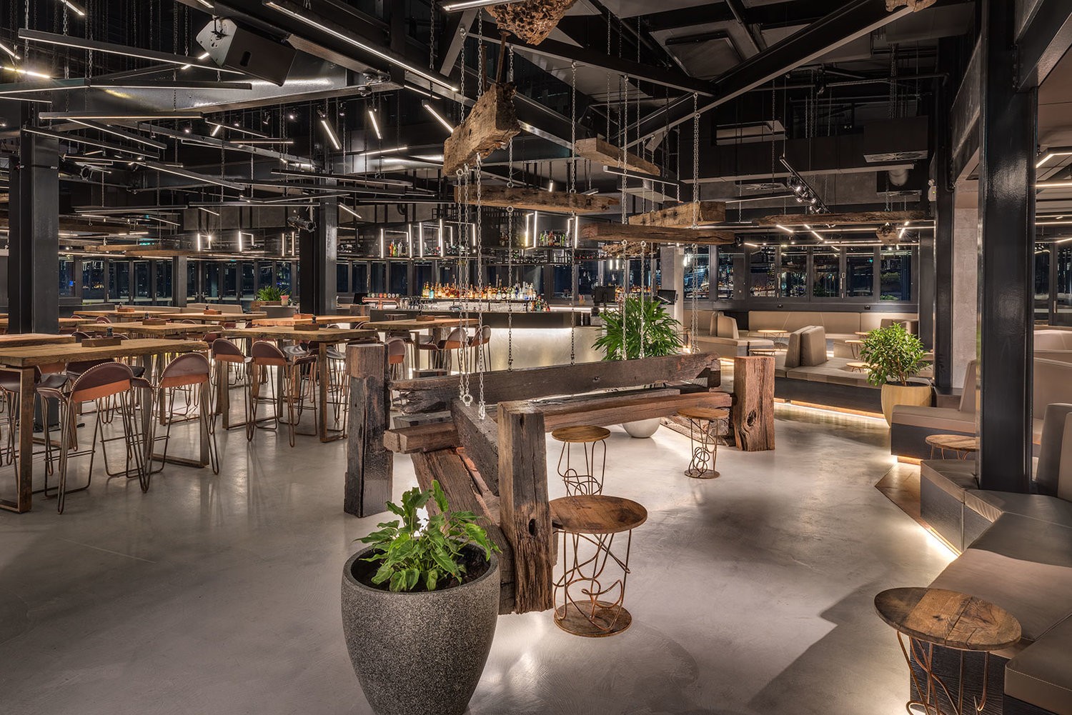 Photo by Frank Ariuba