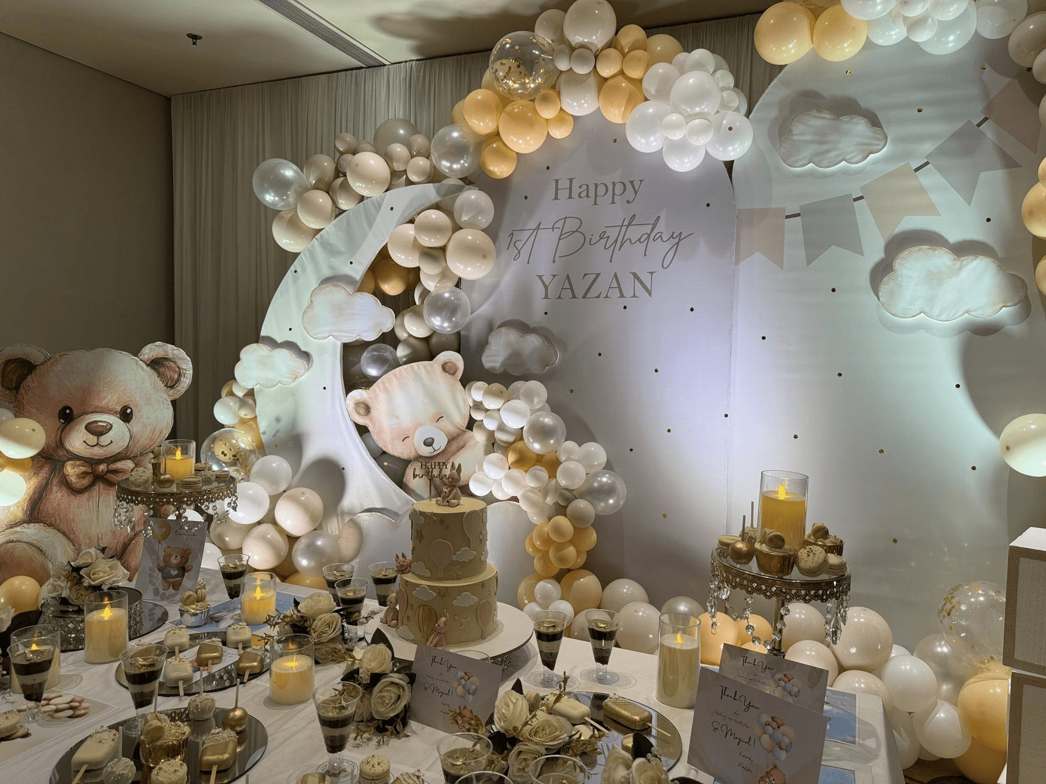 White and gold balloon arch decoration for wedding receptions