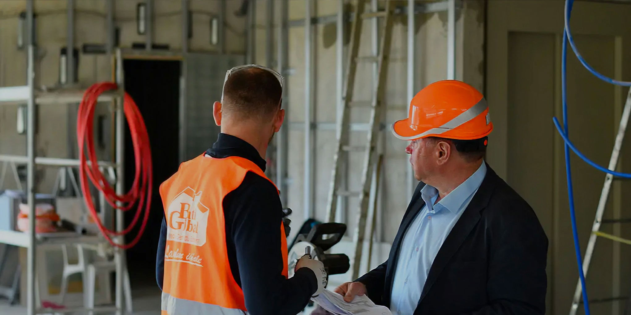 Équipe Batiglobal entrain de travailler sur un chantier