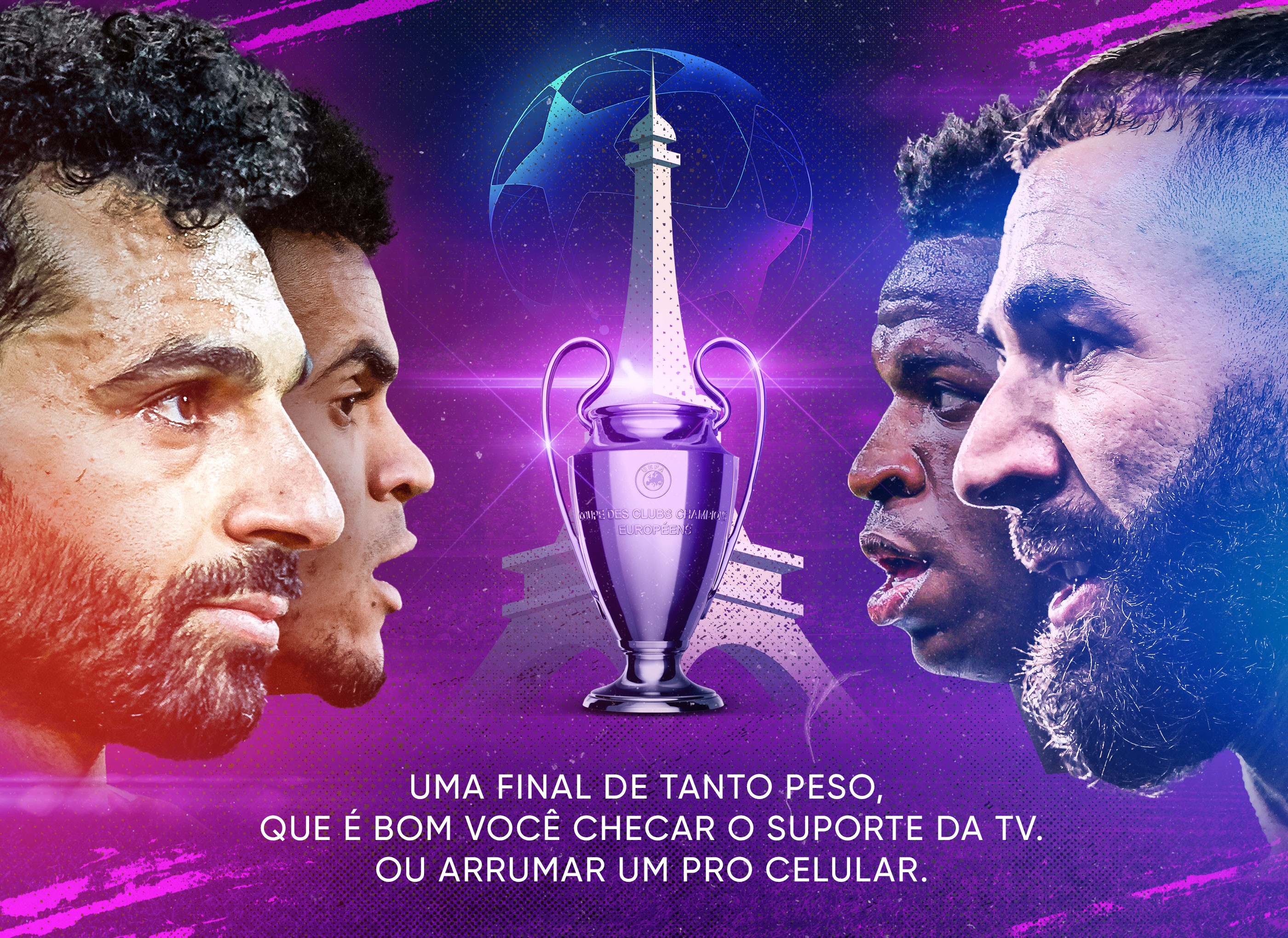 Mohamed Salah and Luis Díaz of Liverpool face Karim Benzema and Vinícius Júnior of Real Madrid in the 2021–22 UEFA Champions League final.