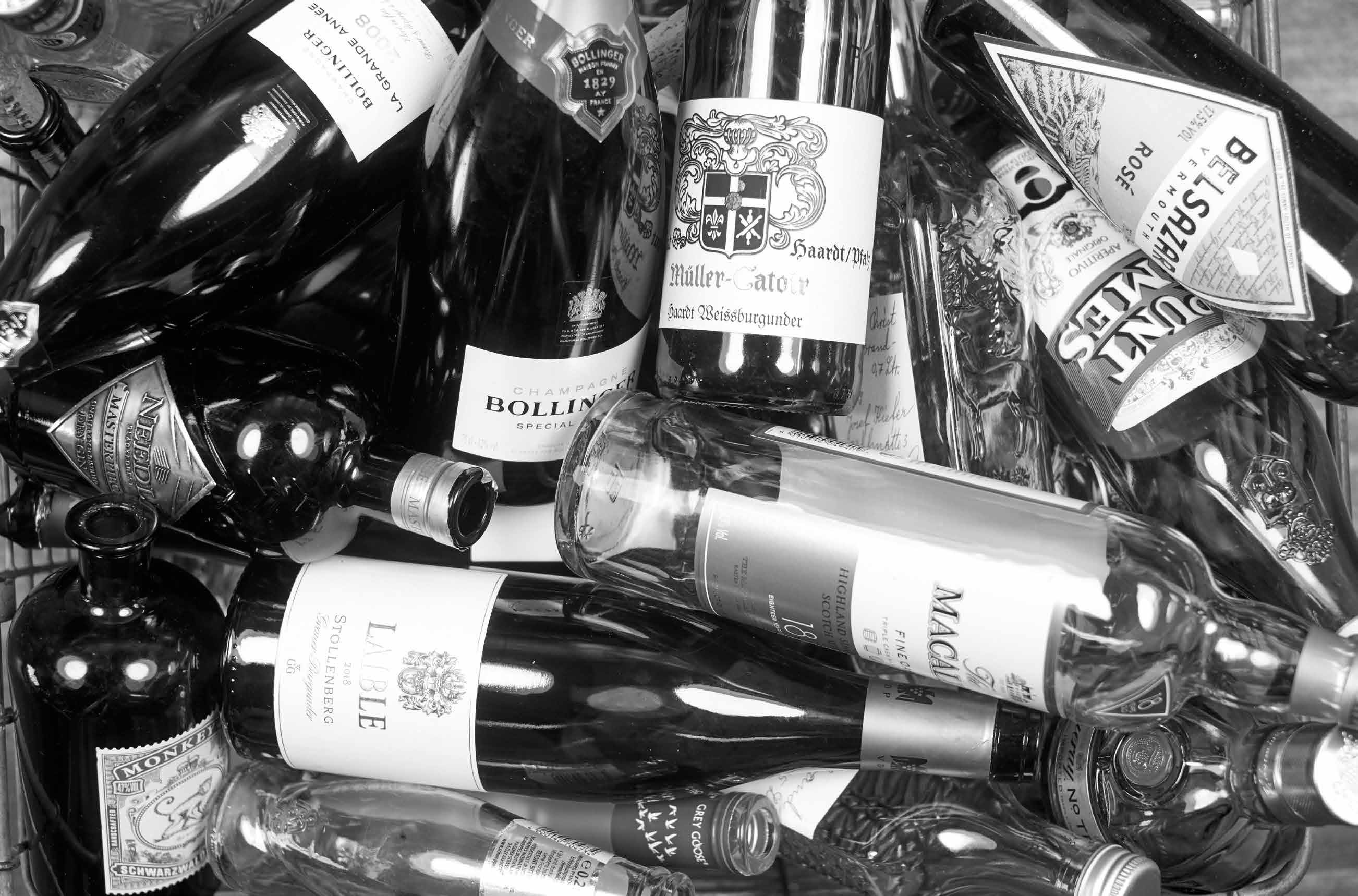 Auswahl an Wein und Champagner im Schöllmanns Offenburg