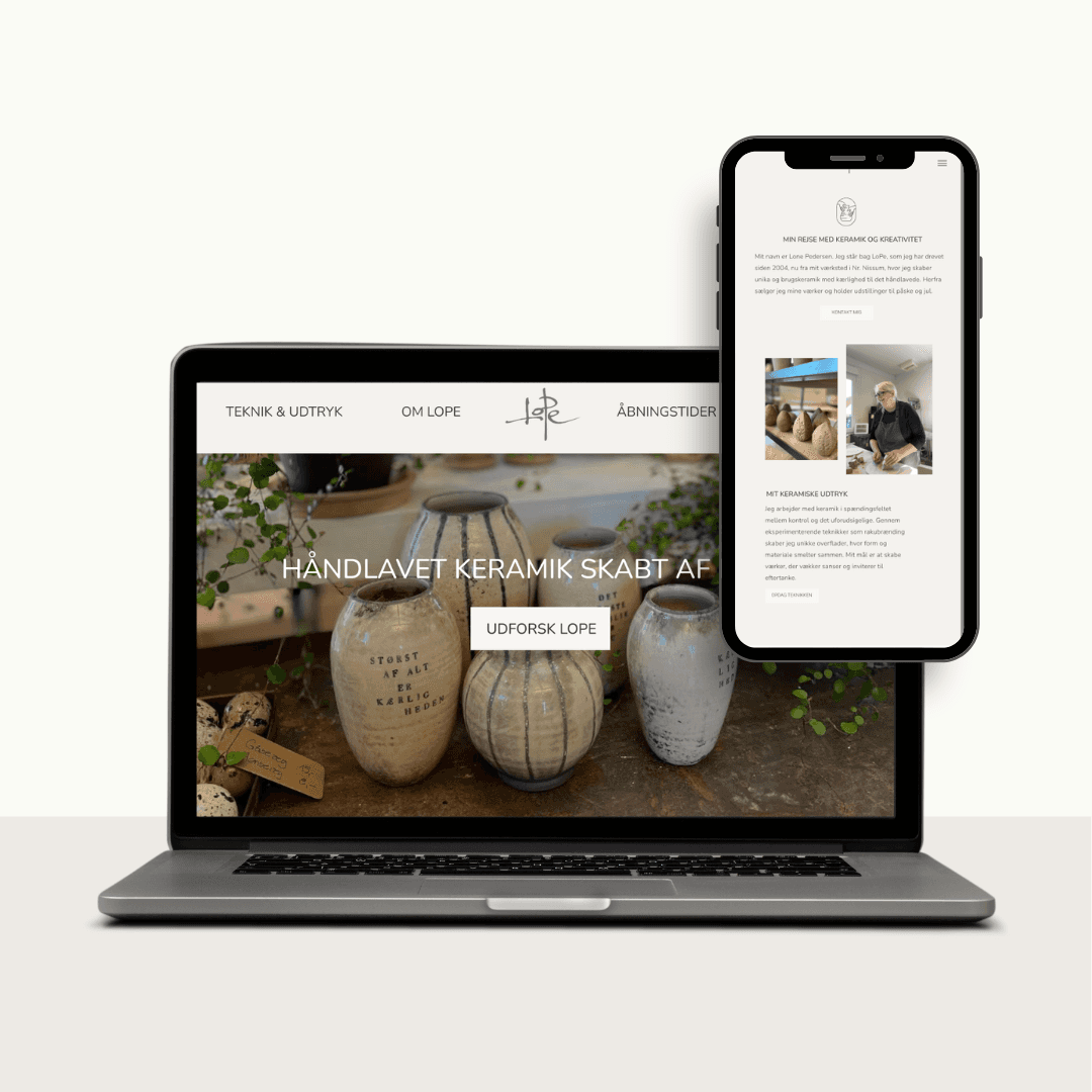 Telefon der viser sociale medie opslag for keramik websitet