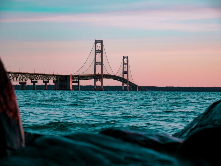 Mackinac Bridge ini Michigan at sunset