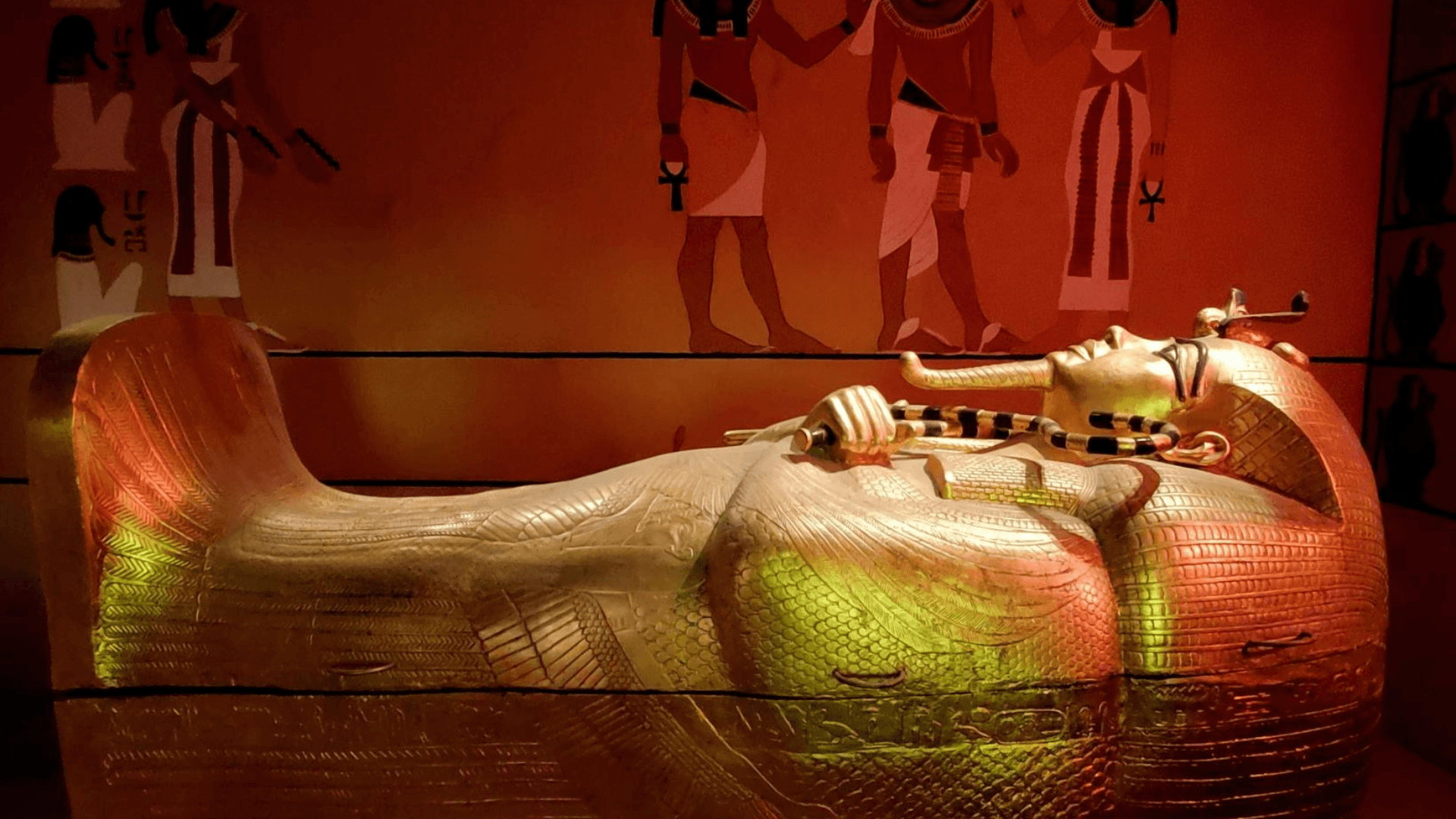 Explore the Treasures of Egypt exhibit, featuring replicas of King Tutankhamun’s tomb and ancient artifacts at NHM Las Vegas