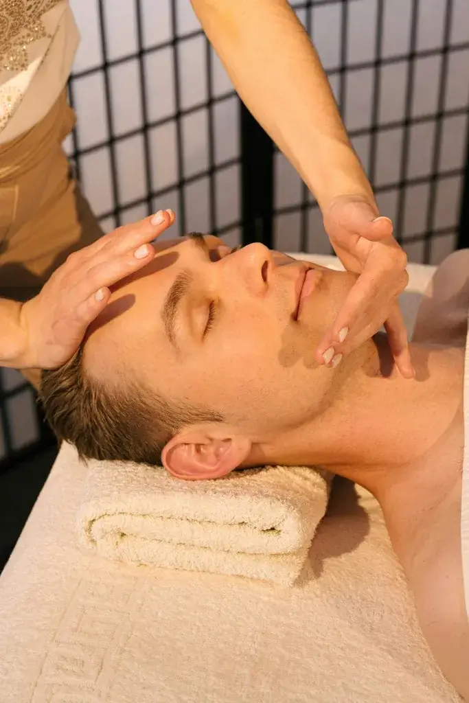Male client receiving customized men’s facial to improve skin tone, reduce ingrown hairs, and address anti-aging concerns.