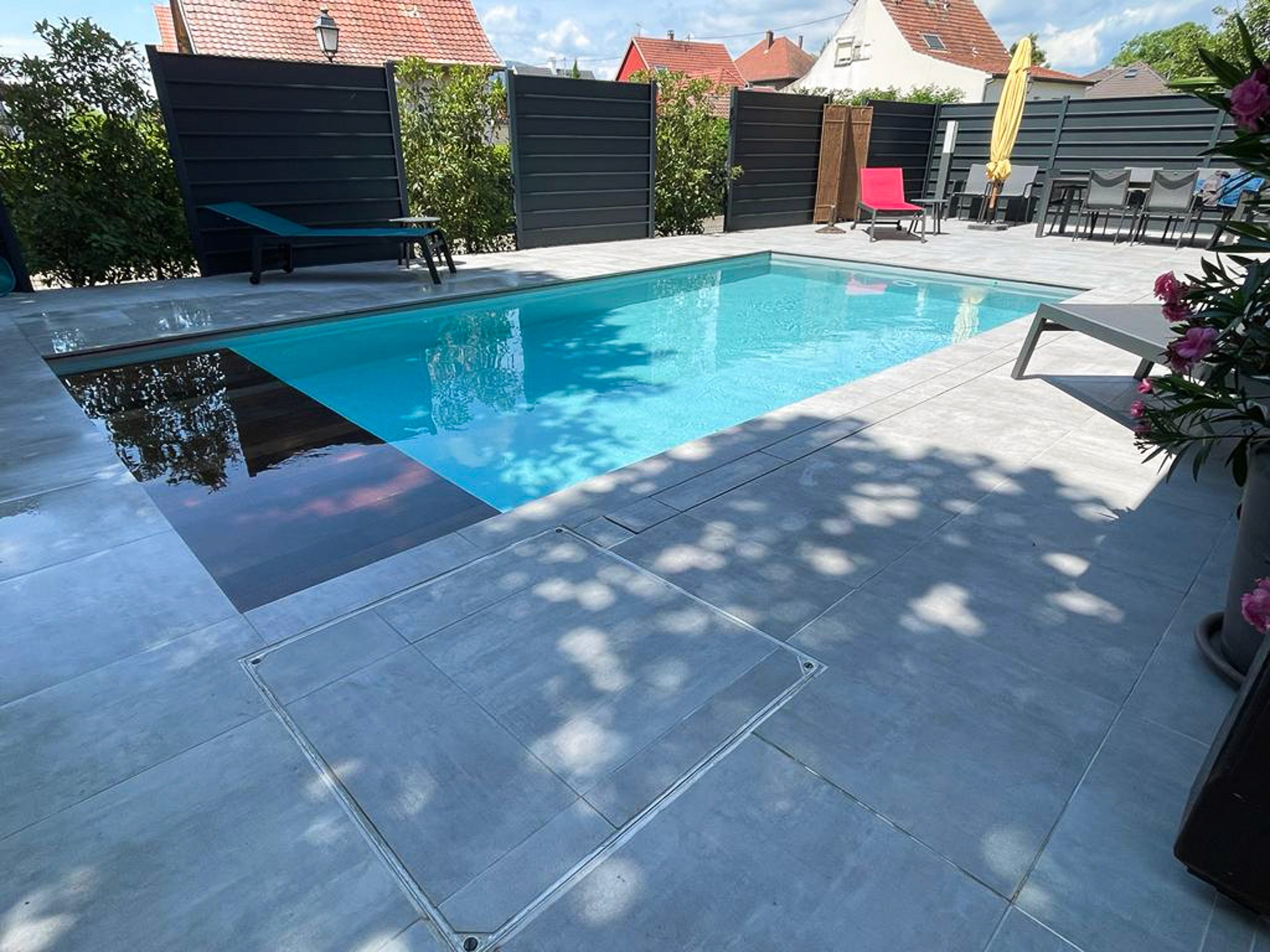 Réalisation Acqua Terra : piscine béton contemporaine à Bollwiller dans le Haut-Rhin