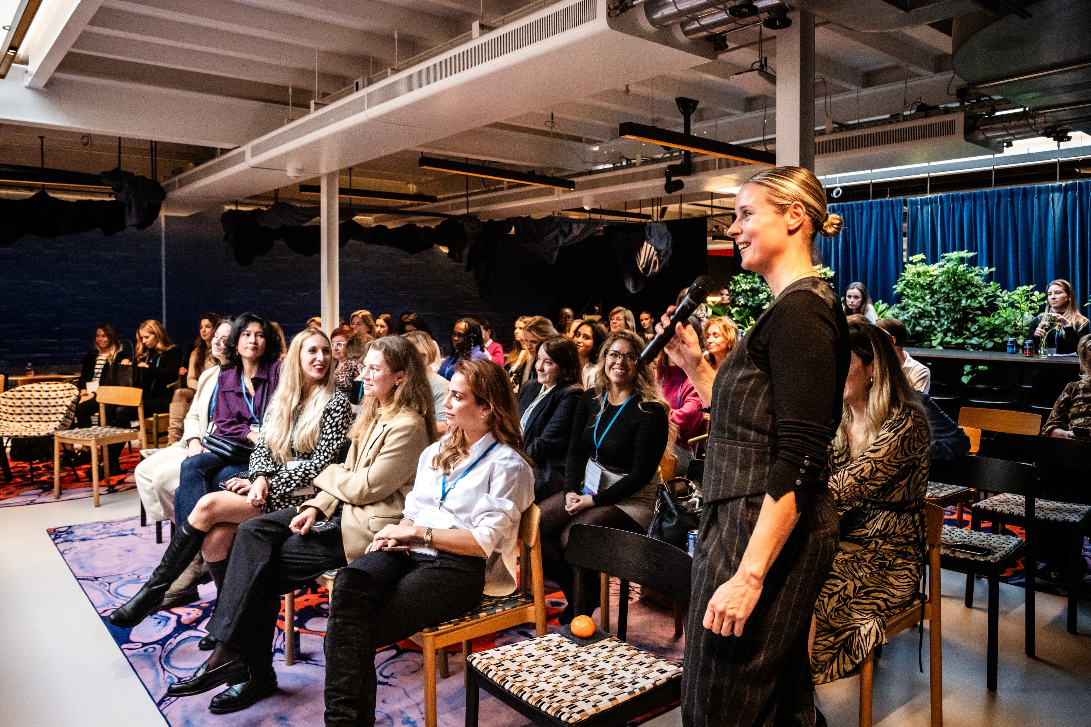A women keeping foam on face