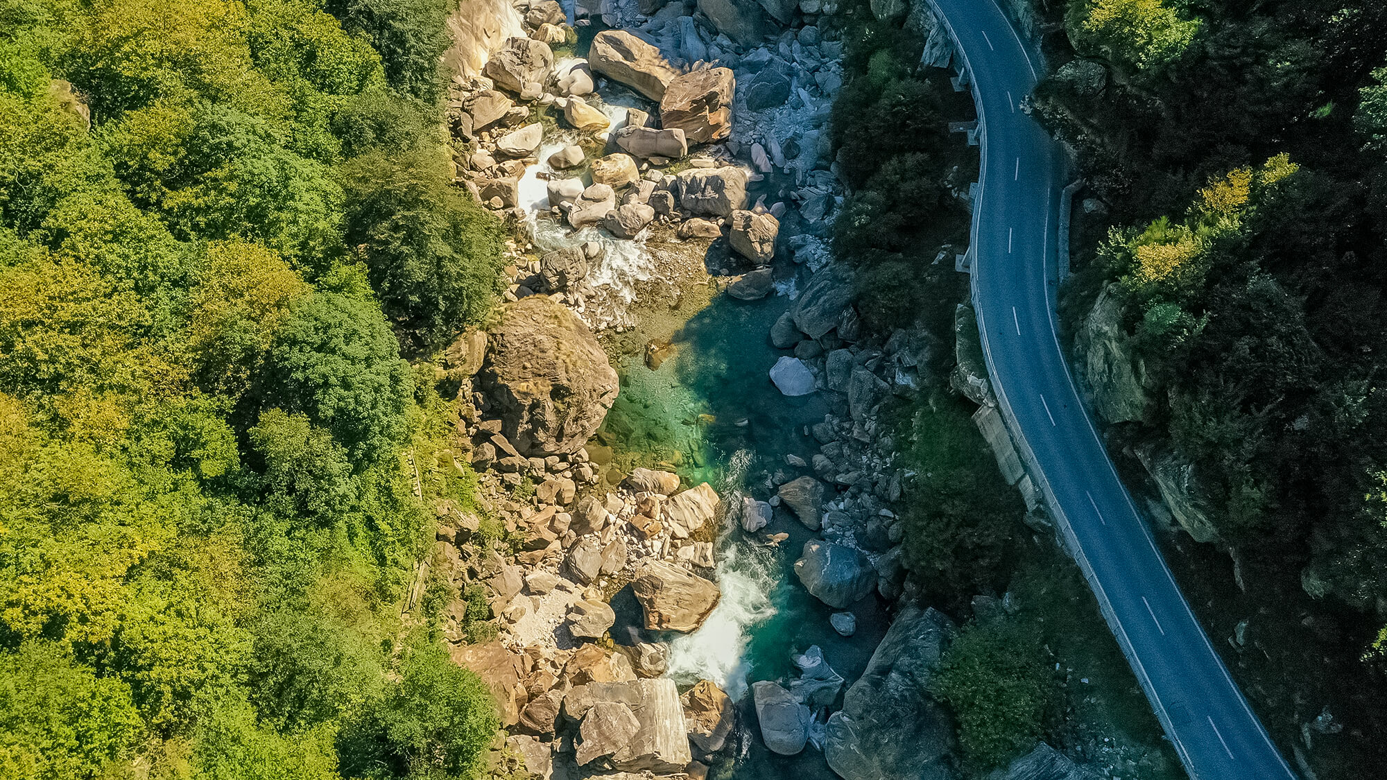strada_Valle_Verzasca_Ticino_Svizzera