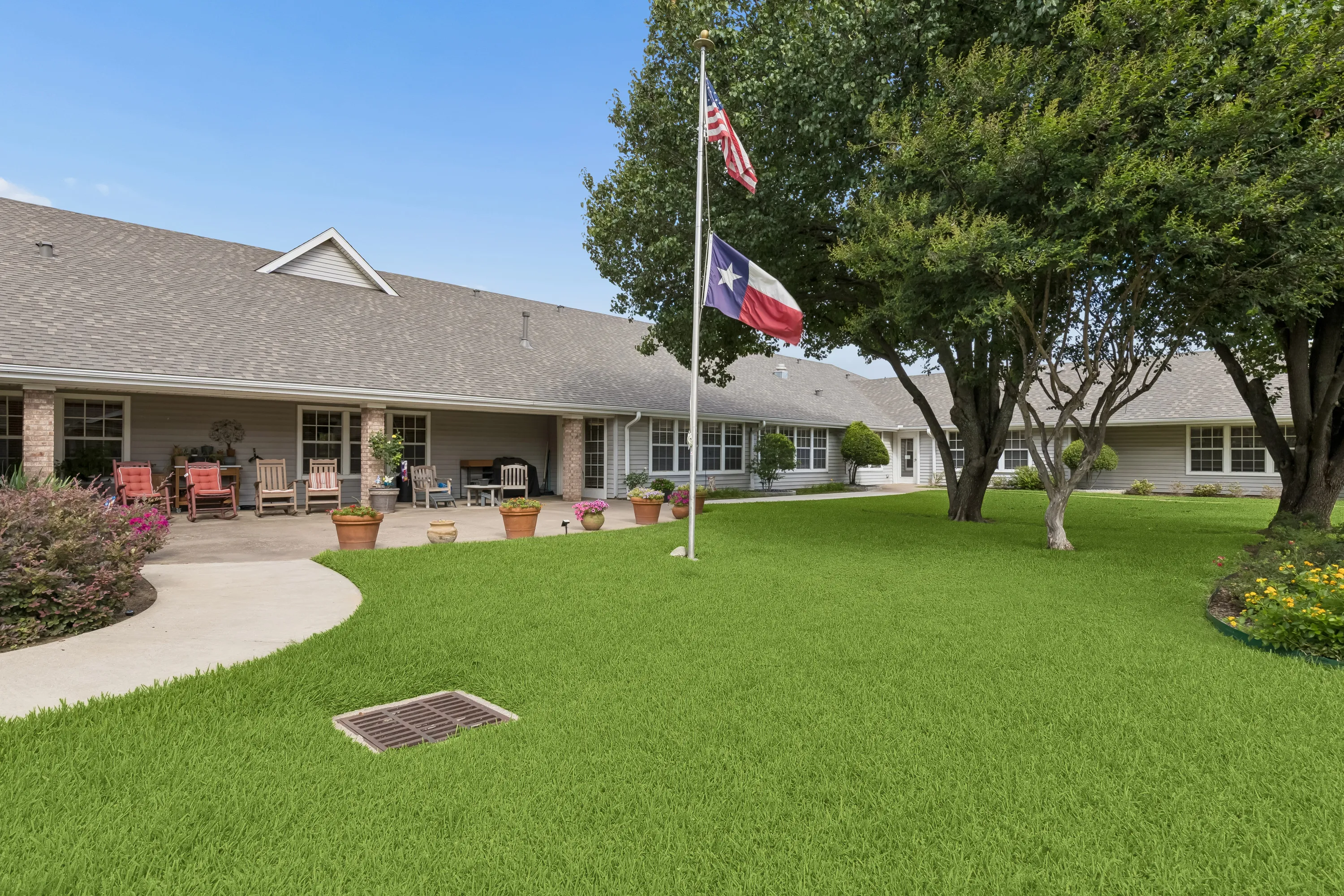 Cleburne Court community photo 3