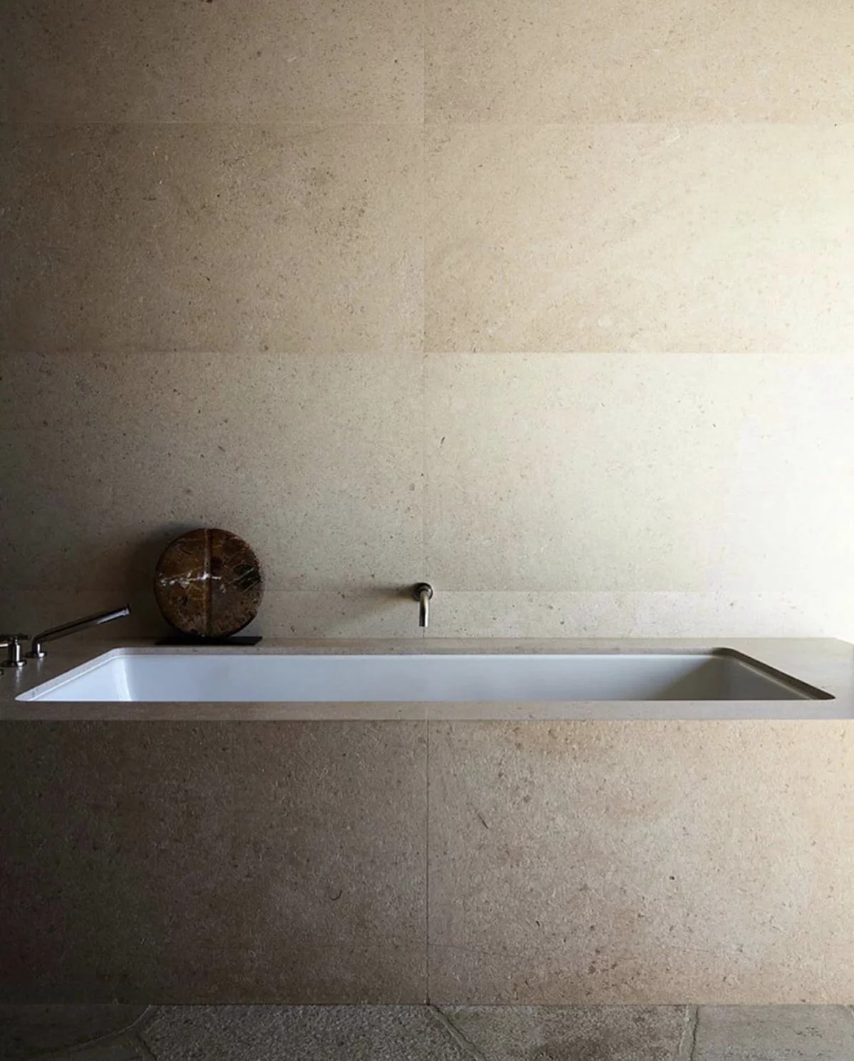 LAUREL CANYON BATHROOM