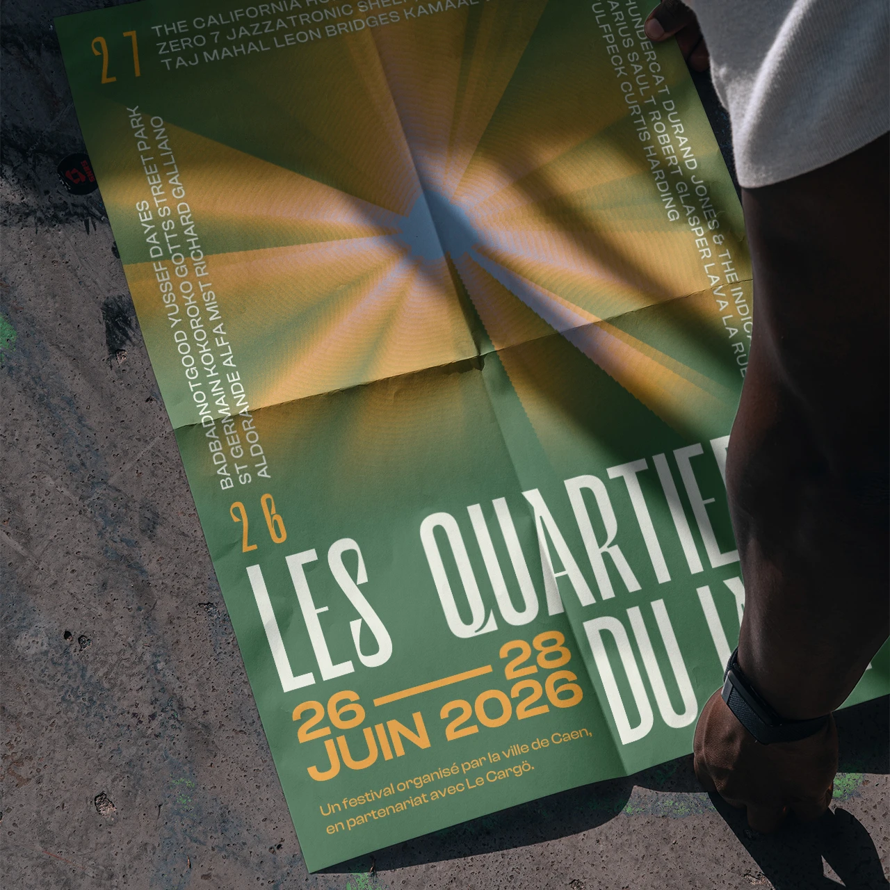 Gros plan de l'affiche du festival Les Quartiers du Jazz au sol