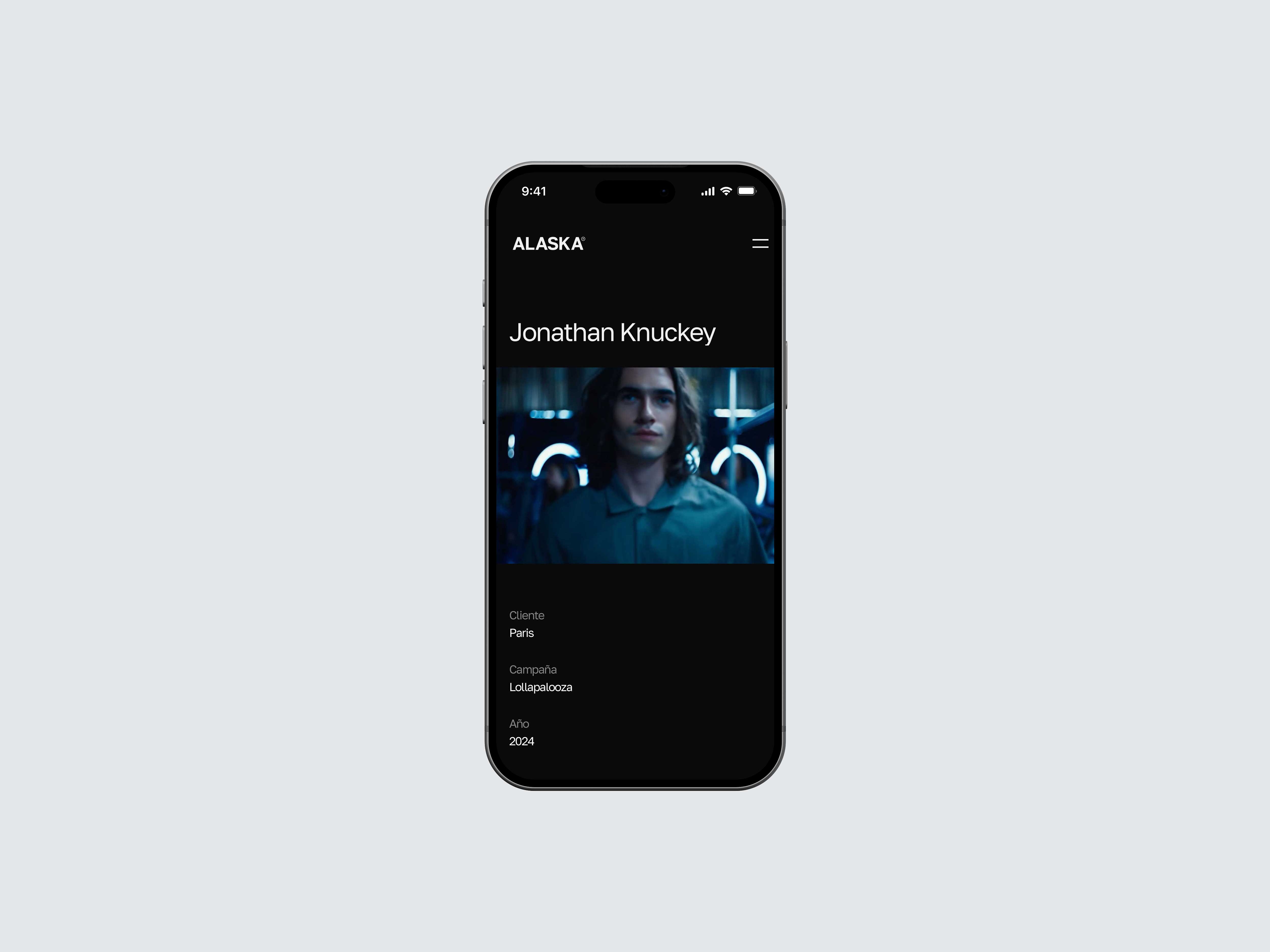 person surrounded by imaginary cloud wearing vr