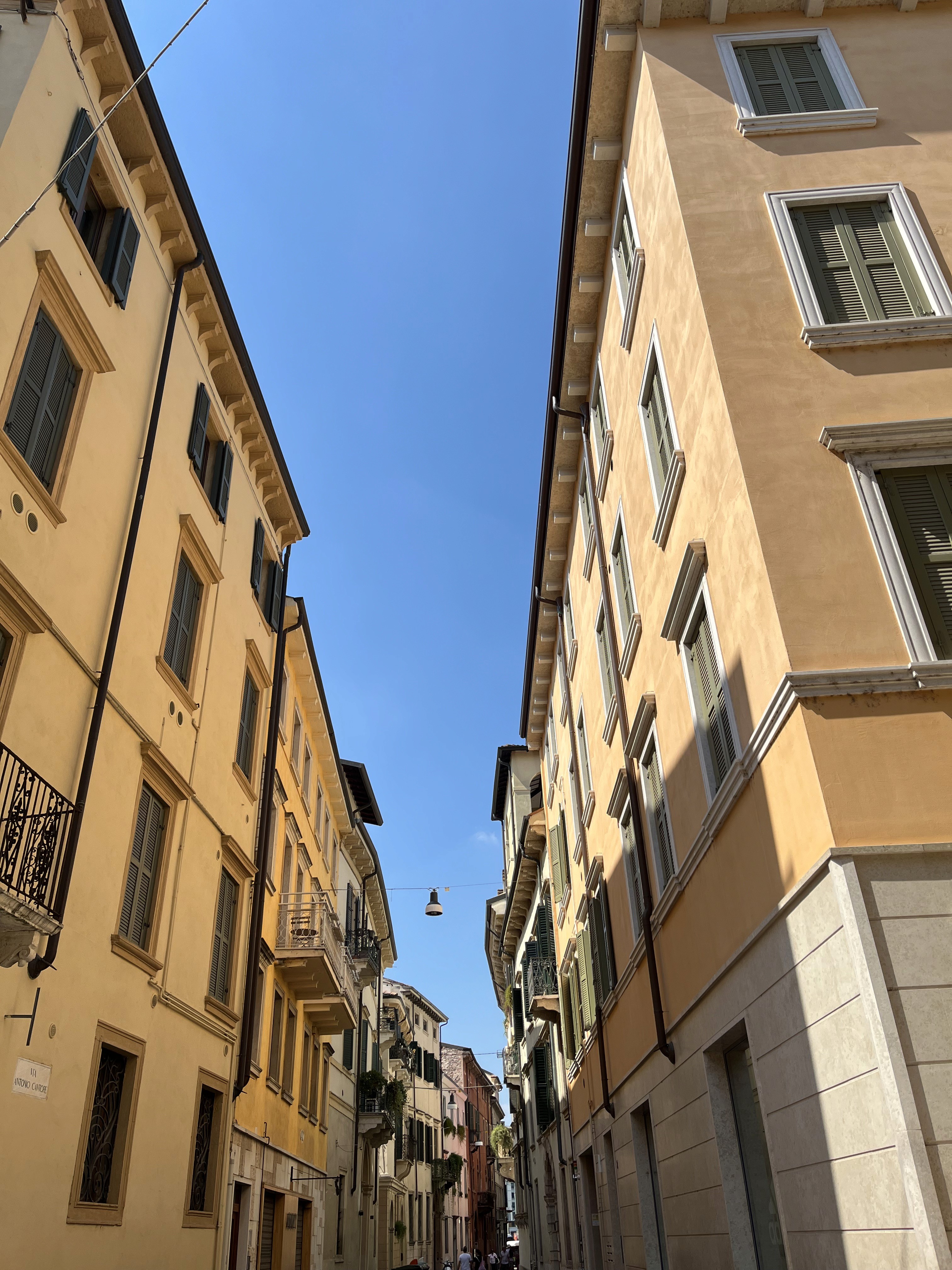 Asuntosijoittaja asuntonäytöllä