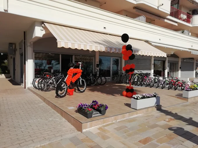 Showroom bici con luci scure