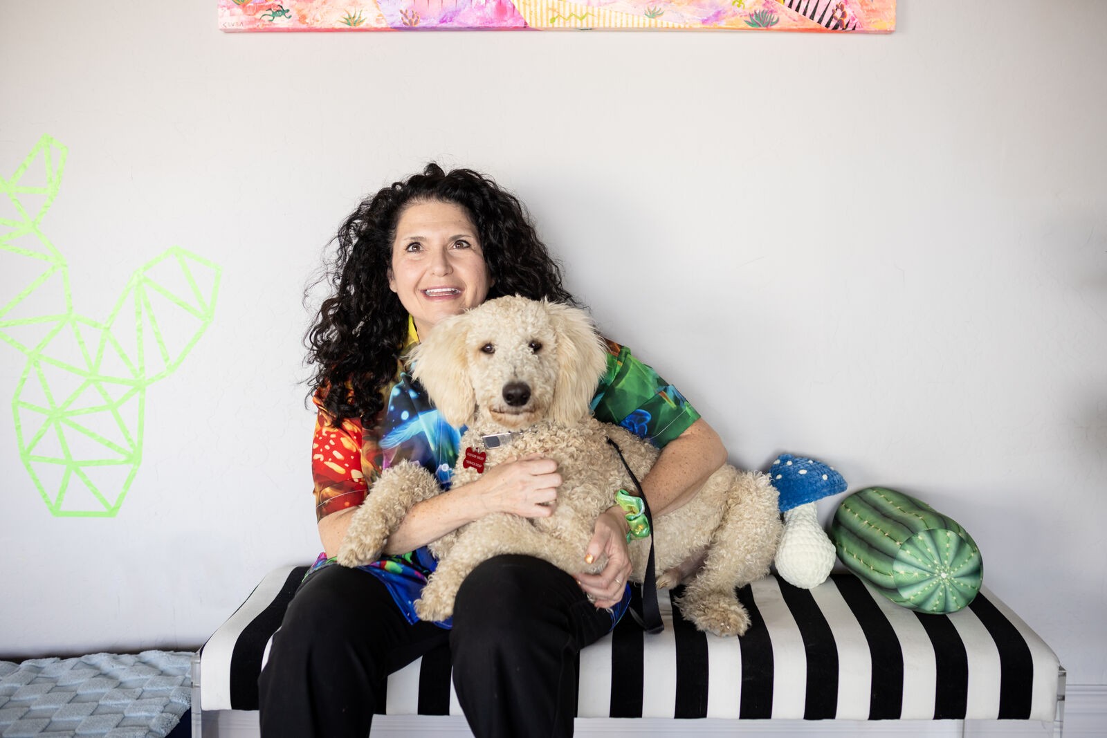 Dr. Hanna Wants To Try, Dr. Sue Sisley with the therapy dog on set