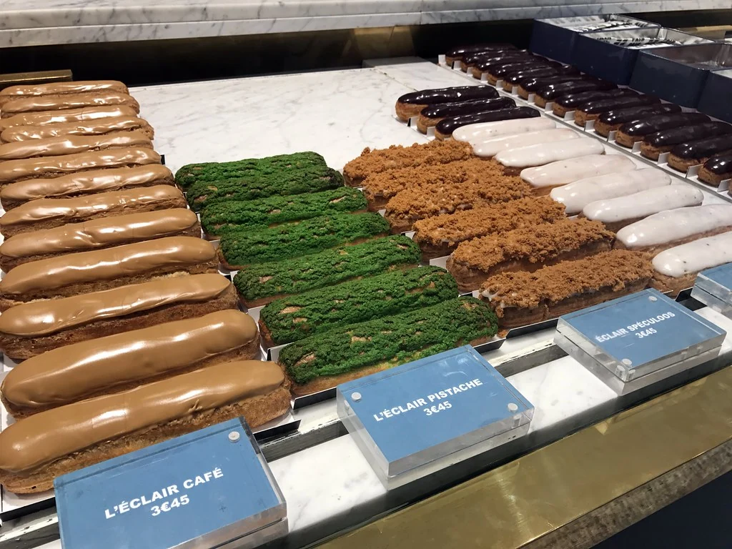 Vitrine d’éclairs de PAIN PAIN, photographiée en mars 2017. Les prix visibles sont ceux de ce cliché ancien.