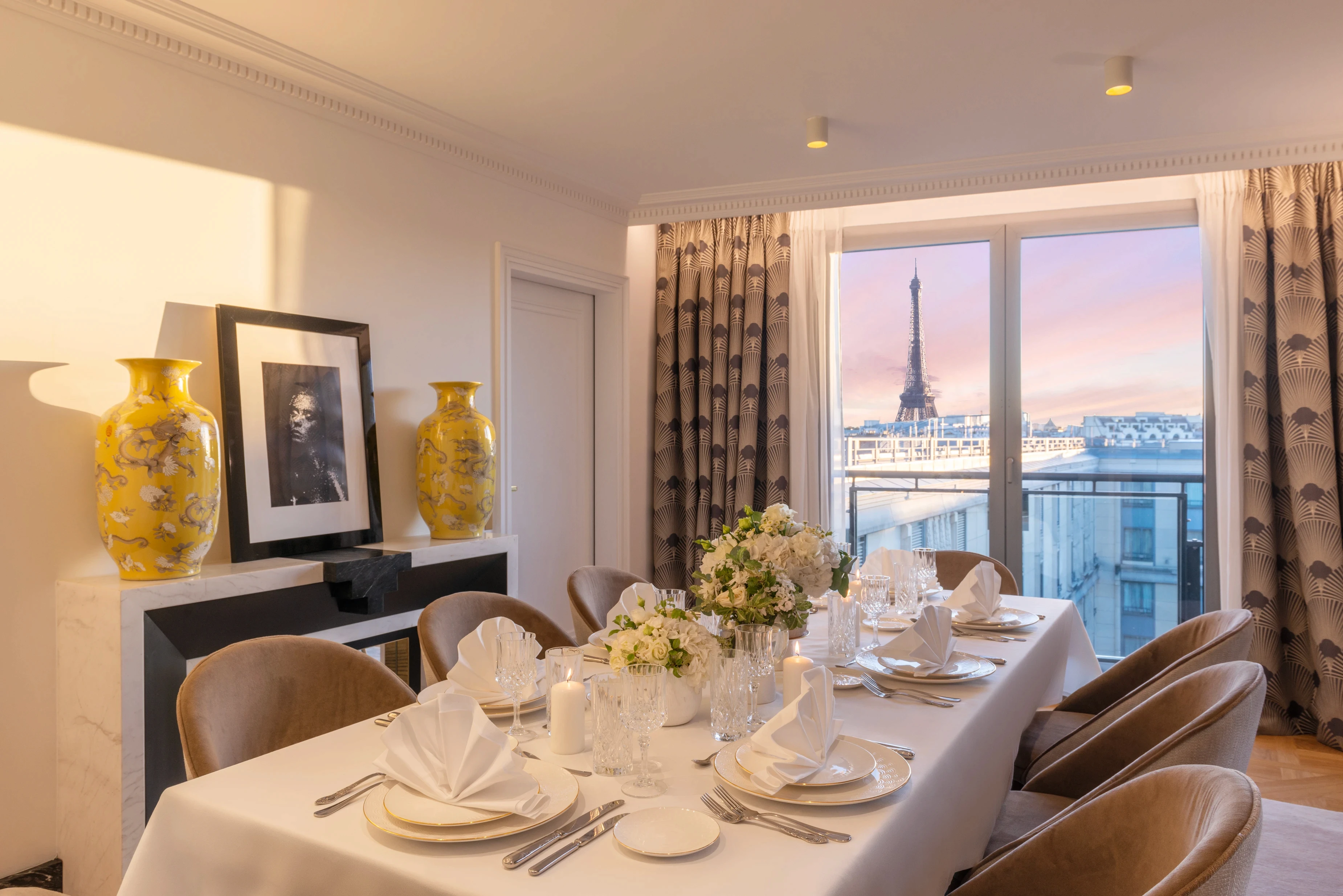 room paris eiffel tower view