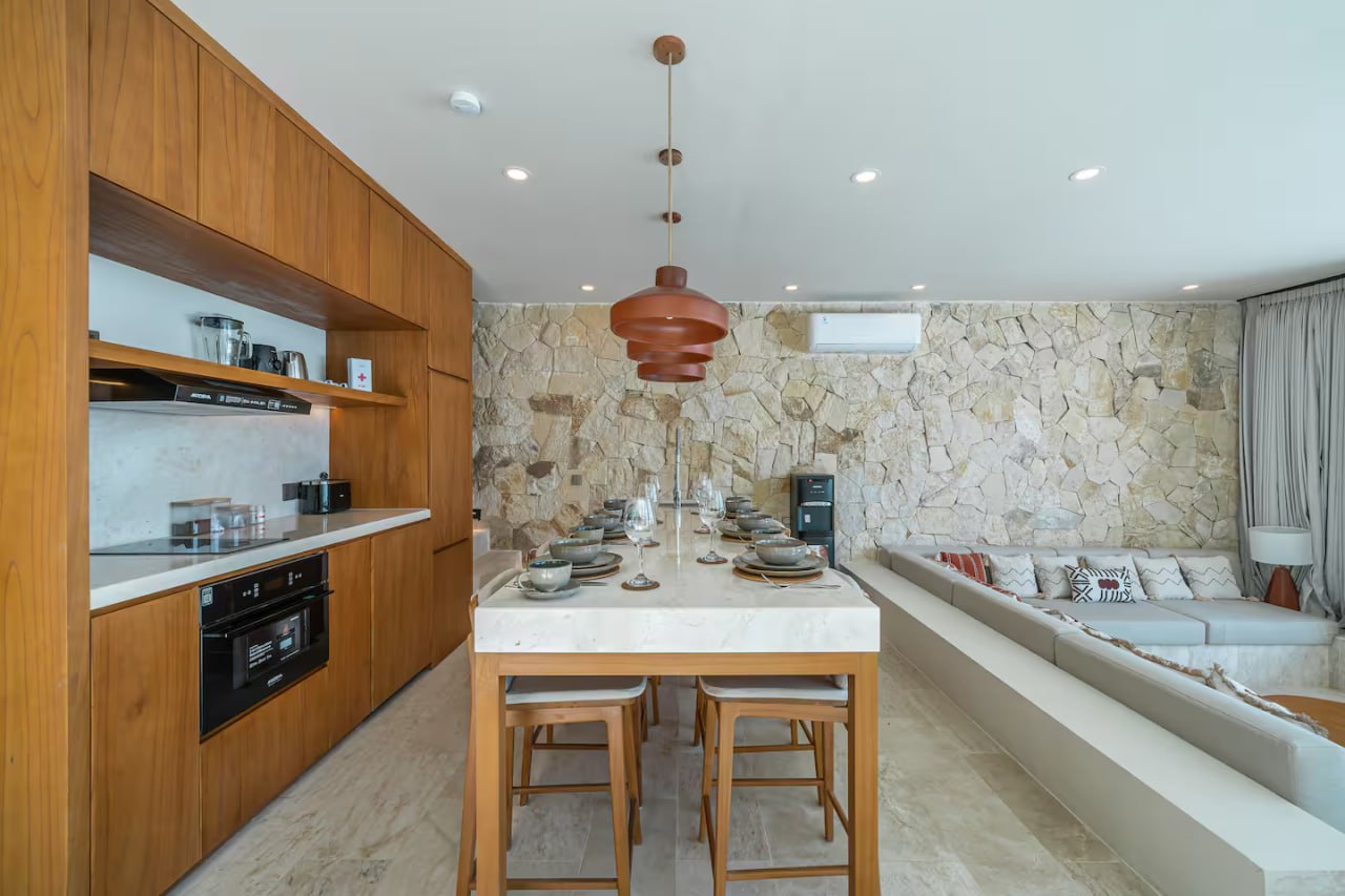 3-bedroom villa with panoramic ocean views in Bingin