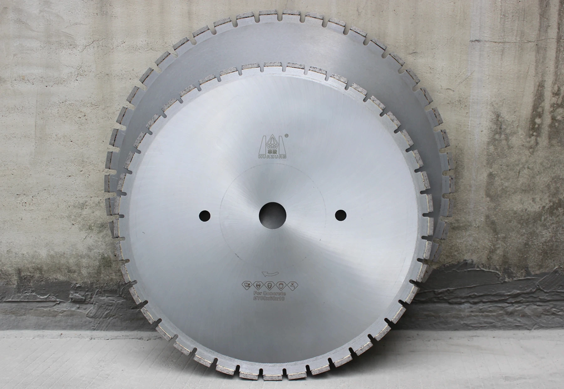 Segmented Blade for concrete cutter