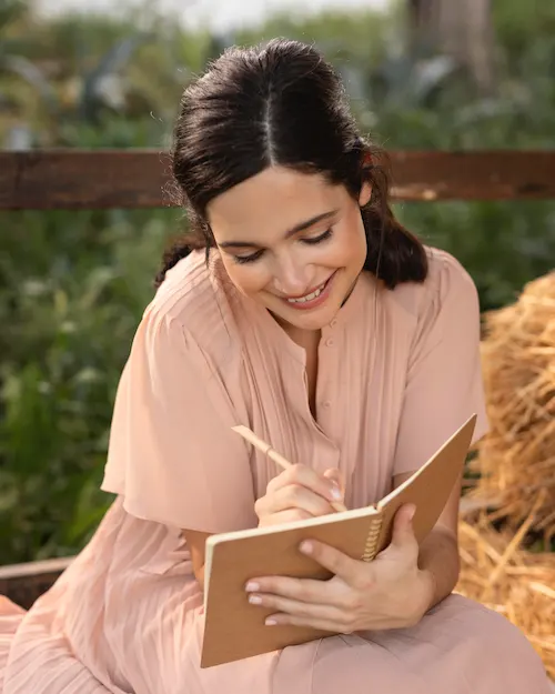 Especialista em turismo elaborando dicas e roteiros de viagem