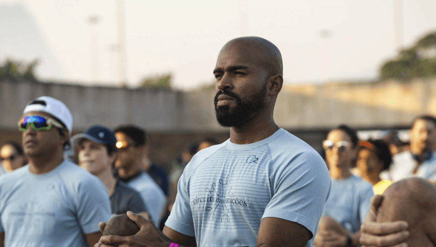 Coach explaining stuff to an athlete