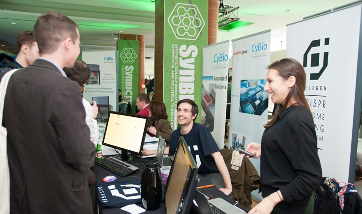 Edward Perello and Leigh Brody of Desktop Genetics talk to people about the company’s platform at the SynbiCITE Technology Showcase.
