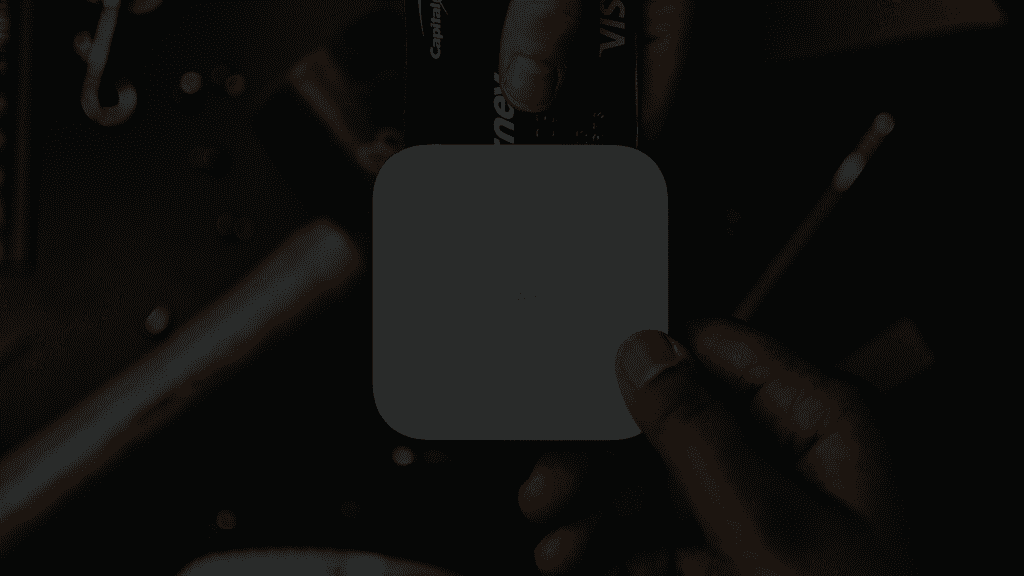 Ein Bezahlvorgang mit Kreditkarte findet statt