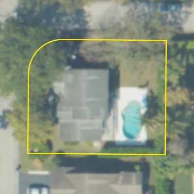 Aerial photo of a backyard pool in Fort Lauderdale, with the lot outlined in yellow