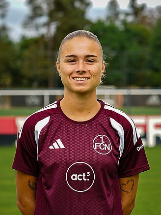 Portrait von Louna Lapassouse