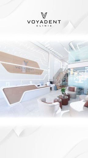 Lobby and reception area of the Voyadent Clinic with modern interior design.