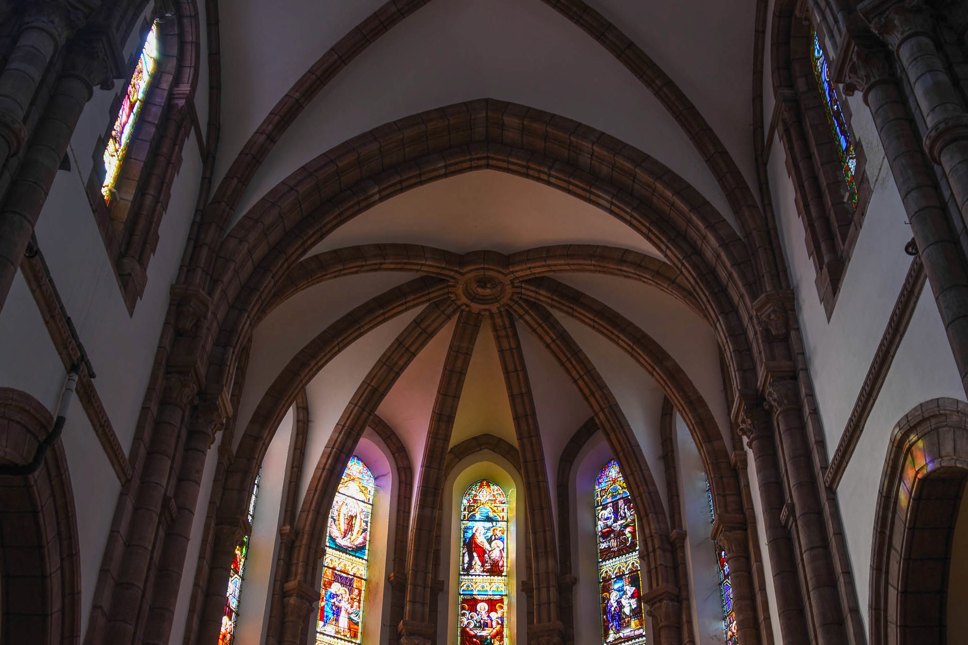 Photo de l'intérieur de l'église d'Espalion