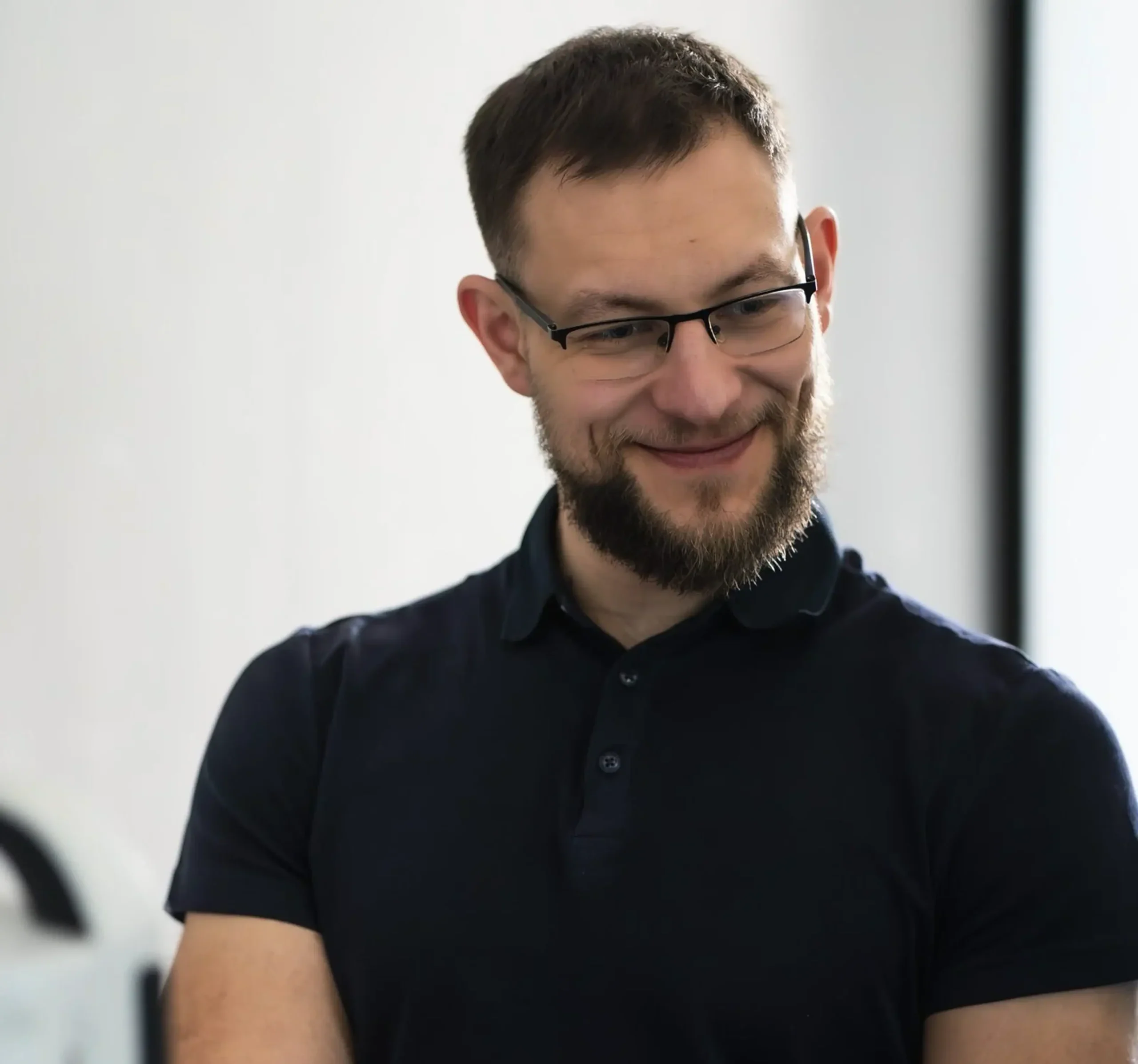 Zdjęcie klienta który jest lekarzem i wykonuje zabieg usg