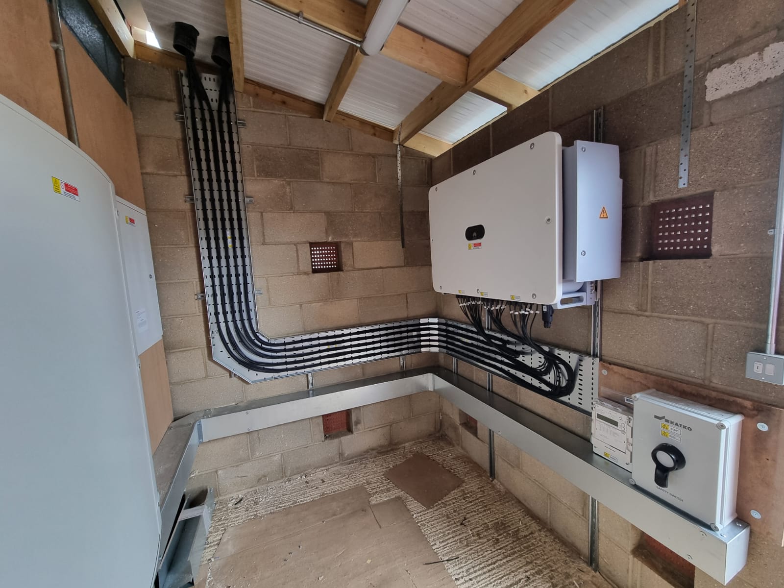 Chiltern Solar Steel Build Ltd Huawei 115 kW Three-Phase Inverter 