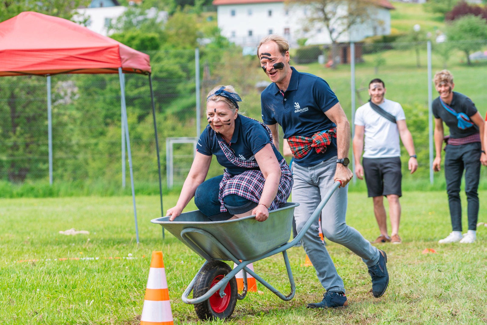 Manfred Simonitsch und Klientin bei einem Team Building Event