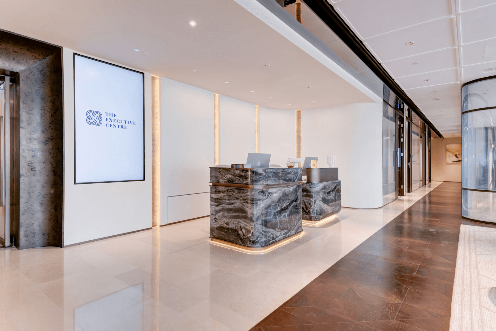 لقطة خارجية لمكتب استقبال المركز التنفيذي في الرياض.