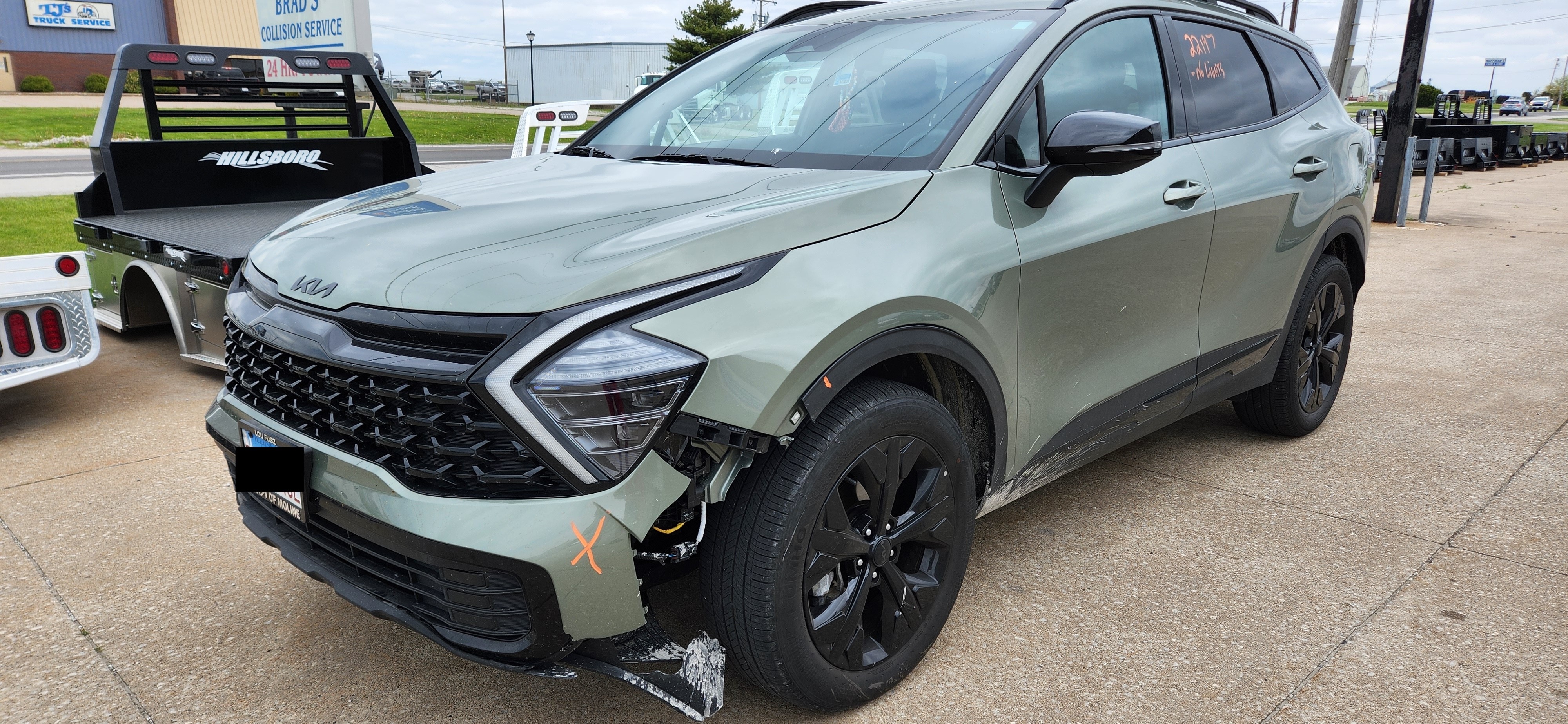 Kia SUV before collision repair