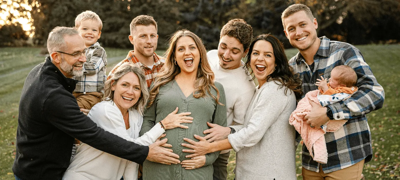 family-joyfully-anticipates-a-new-baby's-arrival! - jennifer-kalenberg (unsplash)./pho