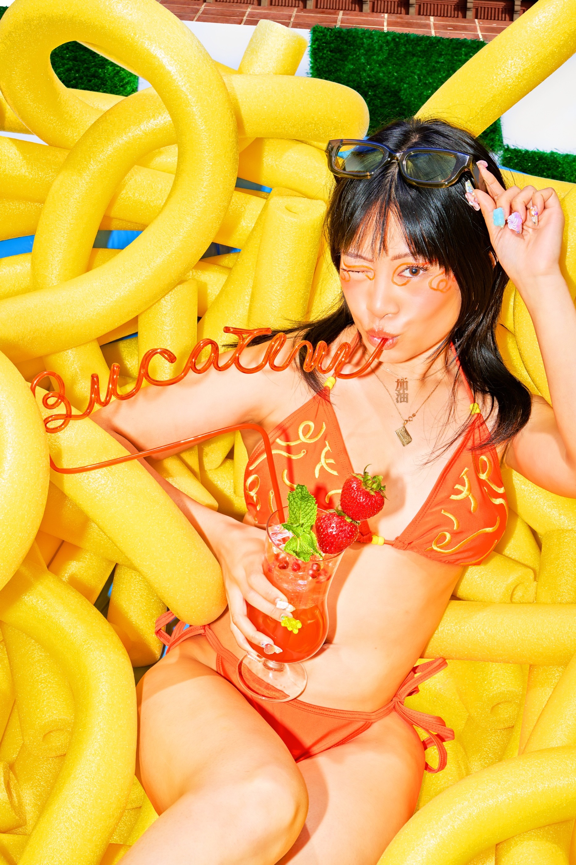 Yu Ling Wu holding the sculptural Bucakini sign